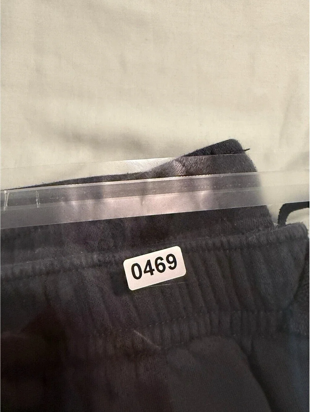Nike Men’s Cuffed Sweatpants Standard Fit Taper Leg Regular Length  Black Med